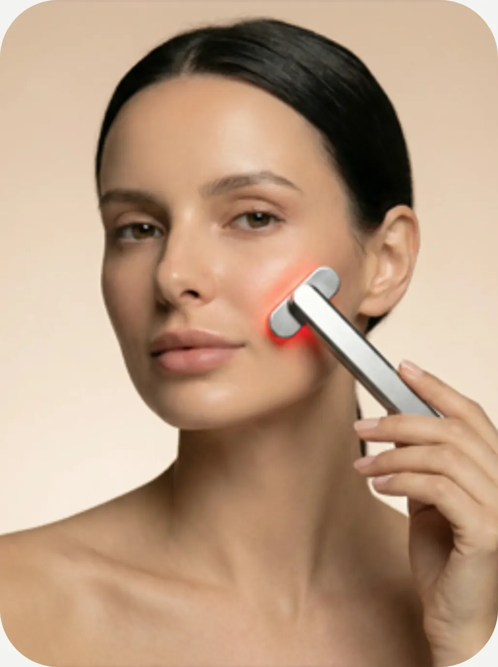 MySkinix, woman using red light device on cheek